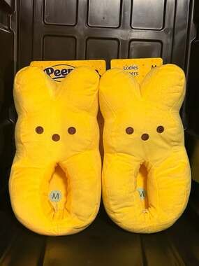 Peeps Yellow Bunny Marshmallow Ladies Slippers Size Medium 7-8